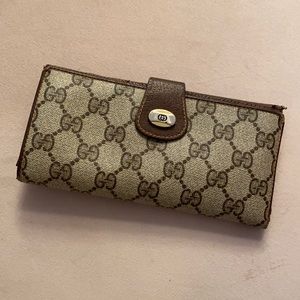 Beautiful vintage Gucci wallet